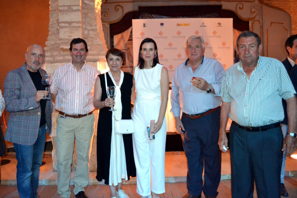 Blanca Portillo acompañada de bodegeros en la cata Calatrava Sabor en el Festival de Teatro de Almagro